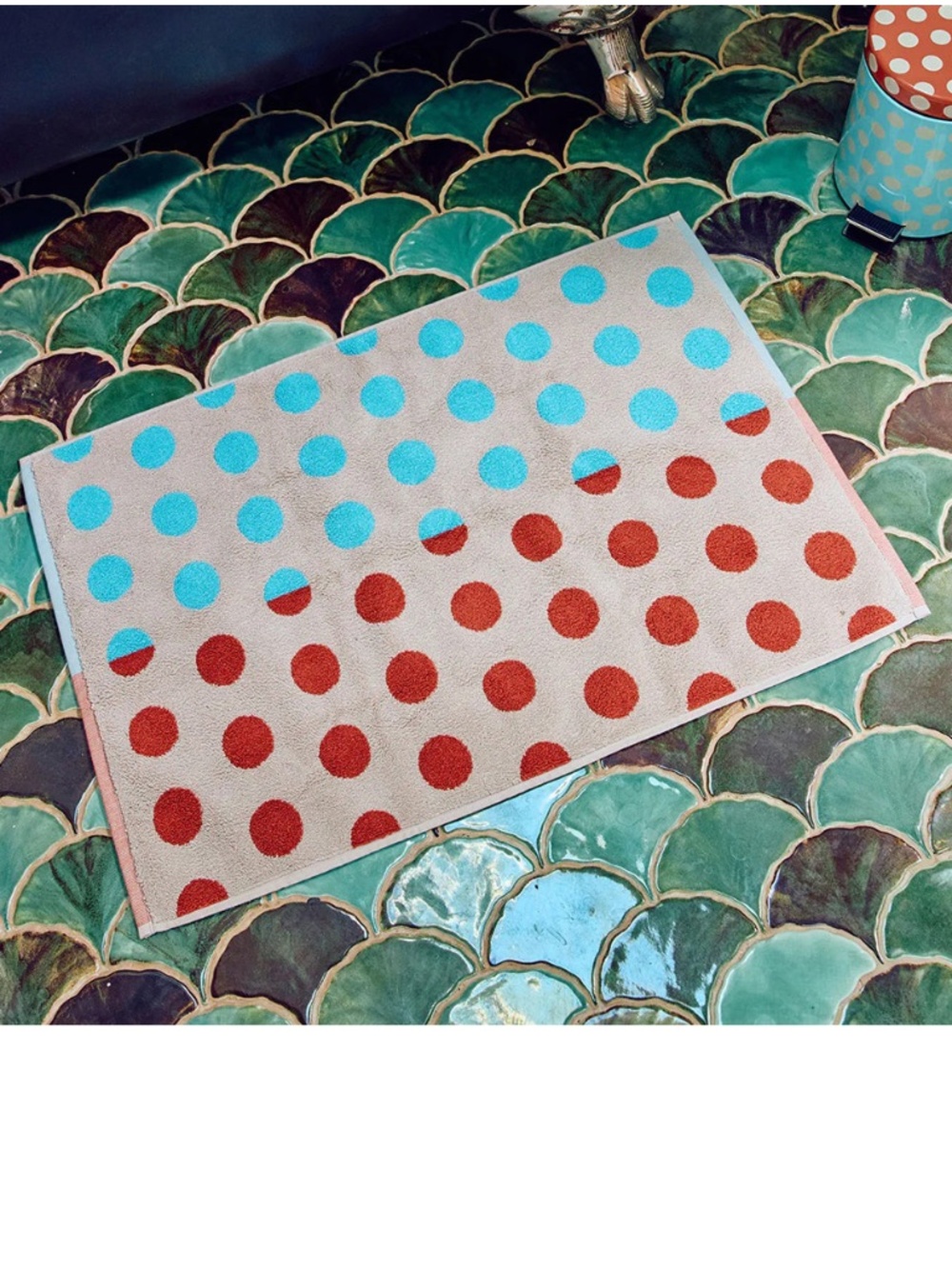 Dusen Dusen Pearl Dot Bathmat SFMOMA Pearl Berry NWT